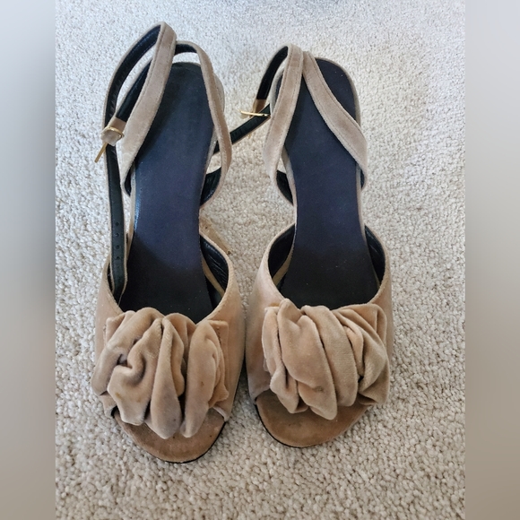 Chanel Velvet Tan Ankle Strap Sandal ( Size 8.5) - Picture 3 of 8